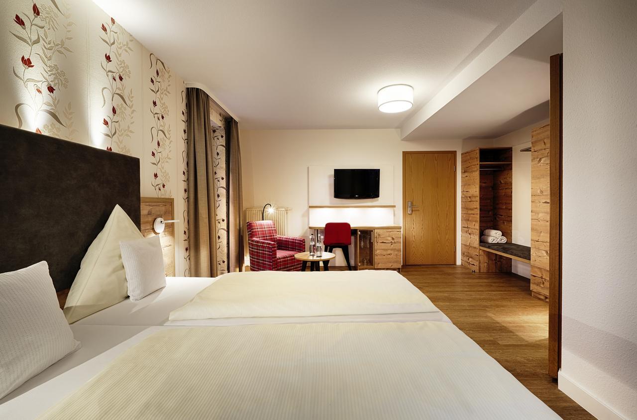 באד טיינאך-צאבלשטיין Hotel Kronelamm Im Schwarzwald מראה חיצוני תמונה