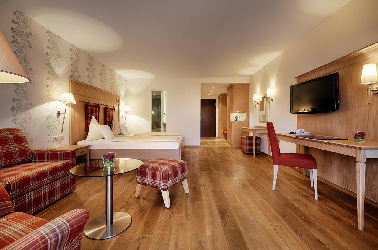 באד טיינאך-צאבלשטיין Hotel Kronelamm Im Schwarzwald מראה חיצוני תמונה